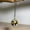 Collana pendente pianeta Terra in ceramica raku bianco e oro